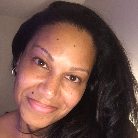 Meet your Posher, Tynisha!🌺 - Picture 5 of 7